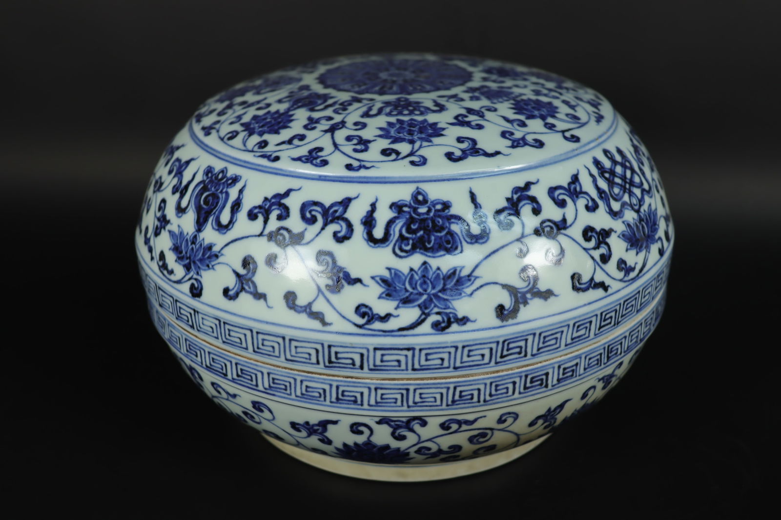 Chinese blue and white lidded box (1 of 7)