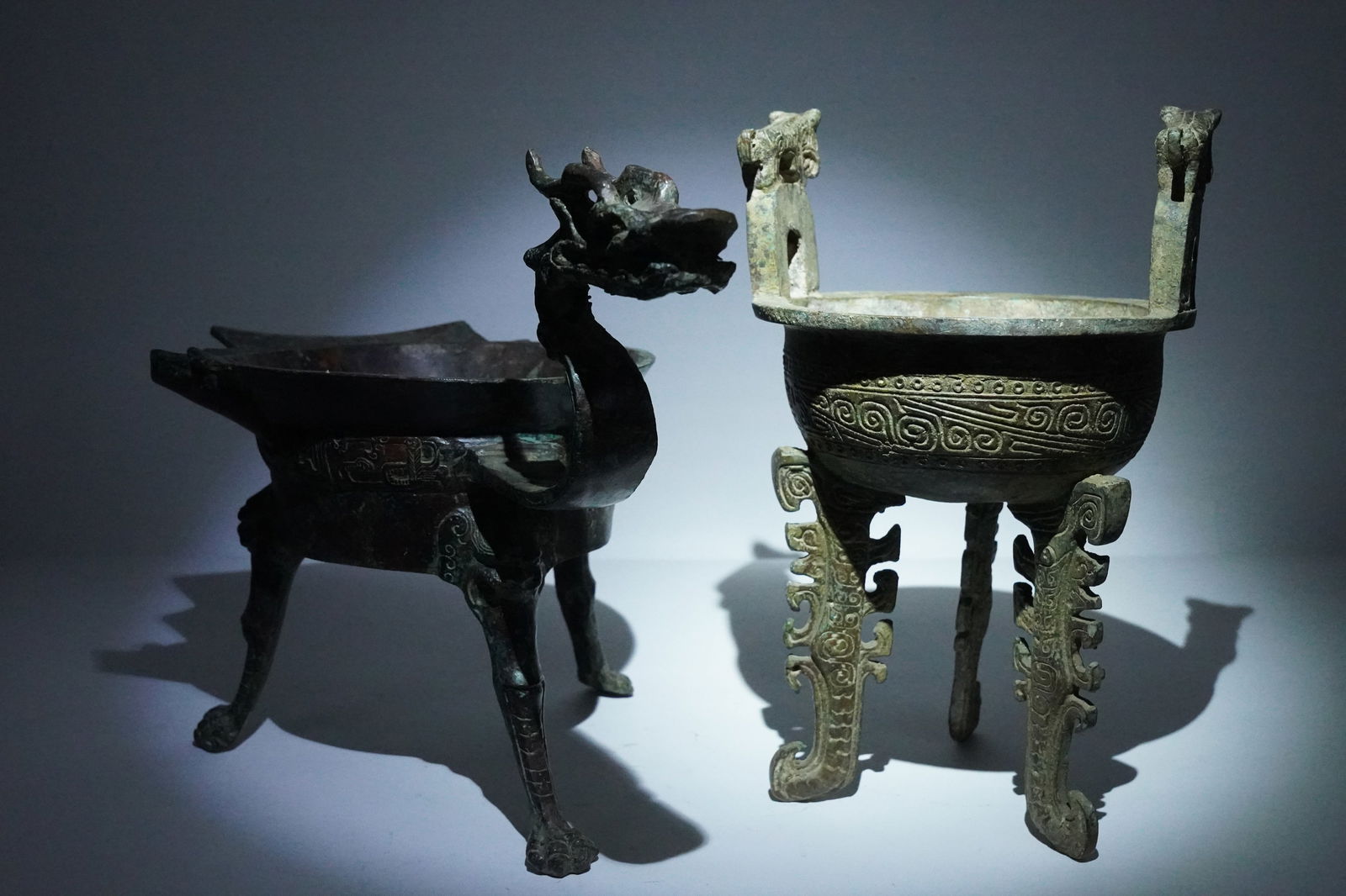 Lots Chinese bronze vessels (1 of 7)