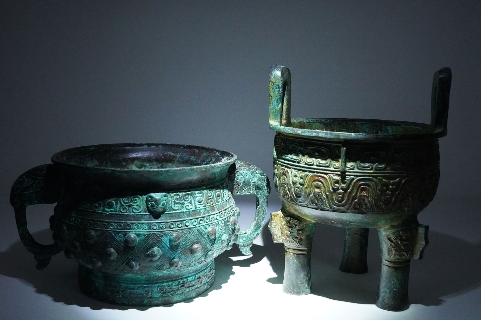 Lots Chinese bronze vessels (1 of 7)