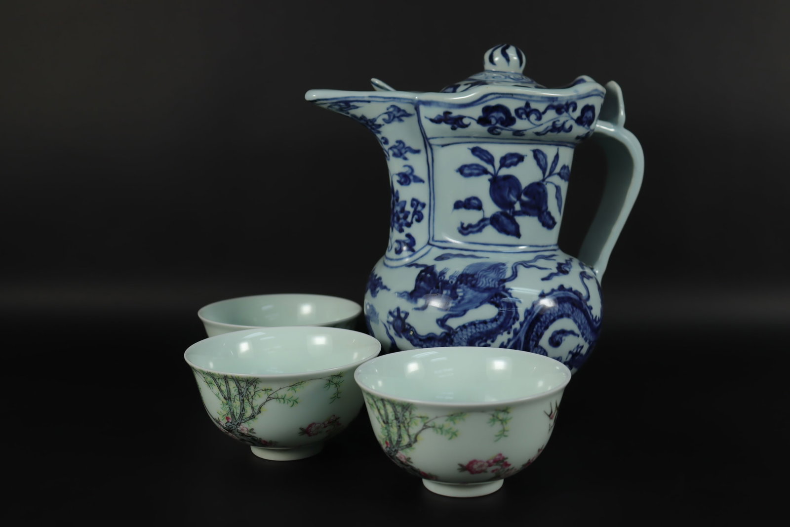 Lots Chinese fine porcelains: Lots Chinese fine porcelains, largest H: 9.5" x W: 9.5."