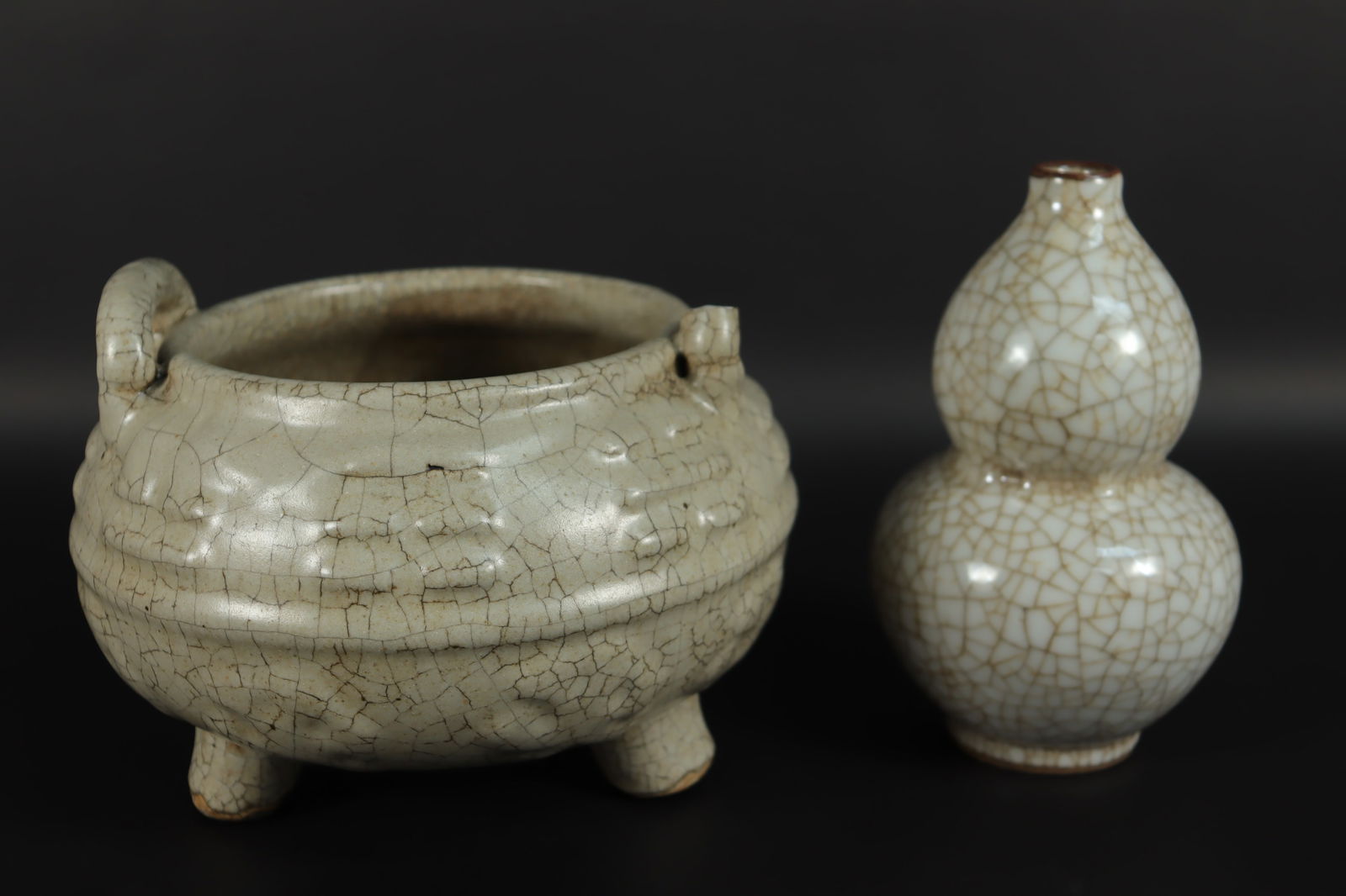 Lots Chinese crackled porcelains (1 of 8)