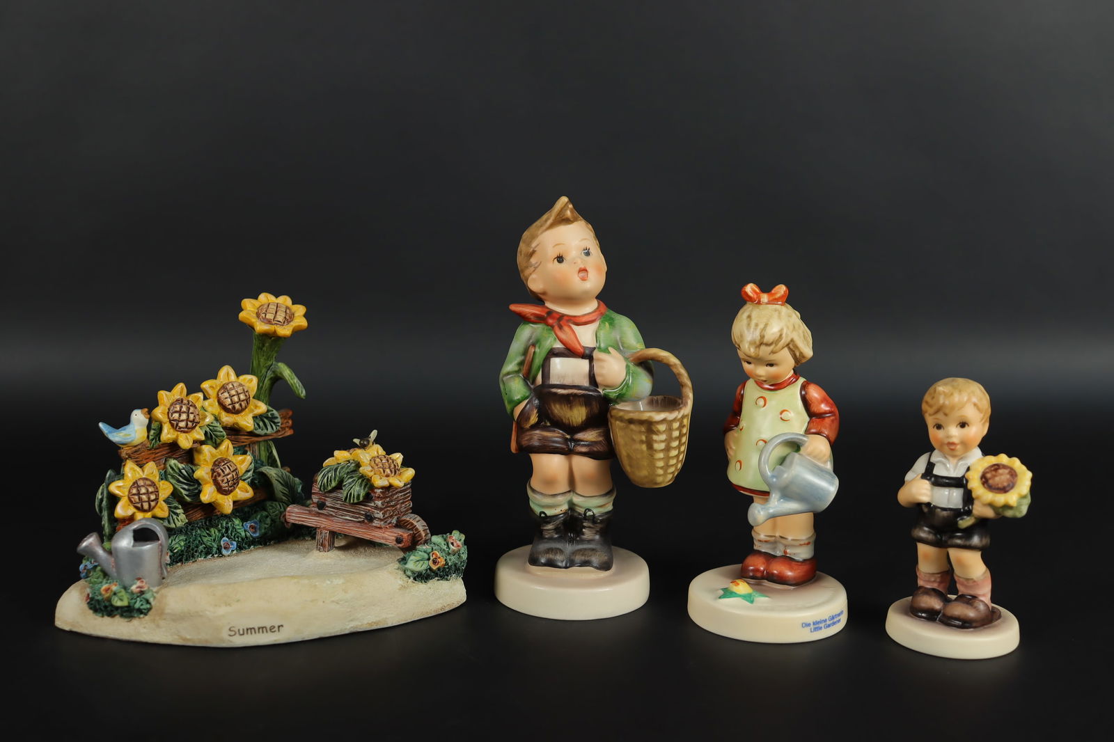 Lots Hummel figures: Lots Hummel figures.