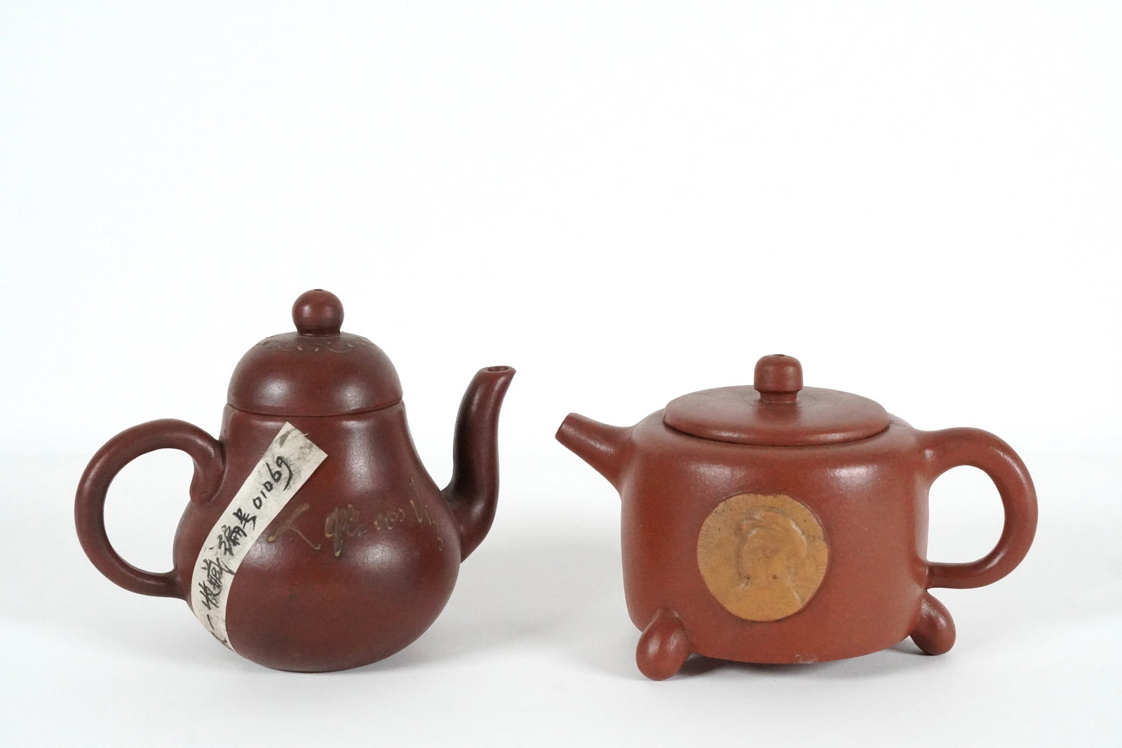 Lots Chinese teapot: Lots Chinese clay teapots. Largest H: 4.5" x W: 6.5."