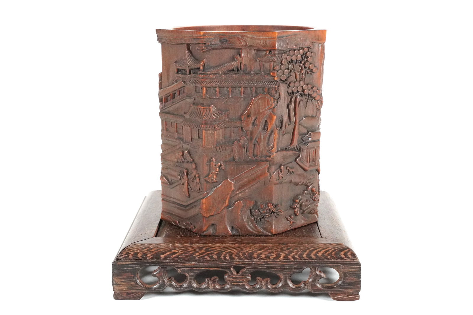 Chinese fine brush pot: Chinese fine brush pot. H: 6" x W: 5.5."