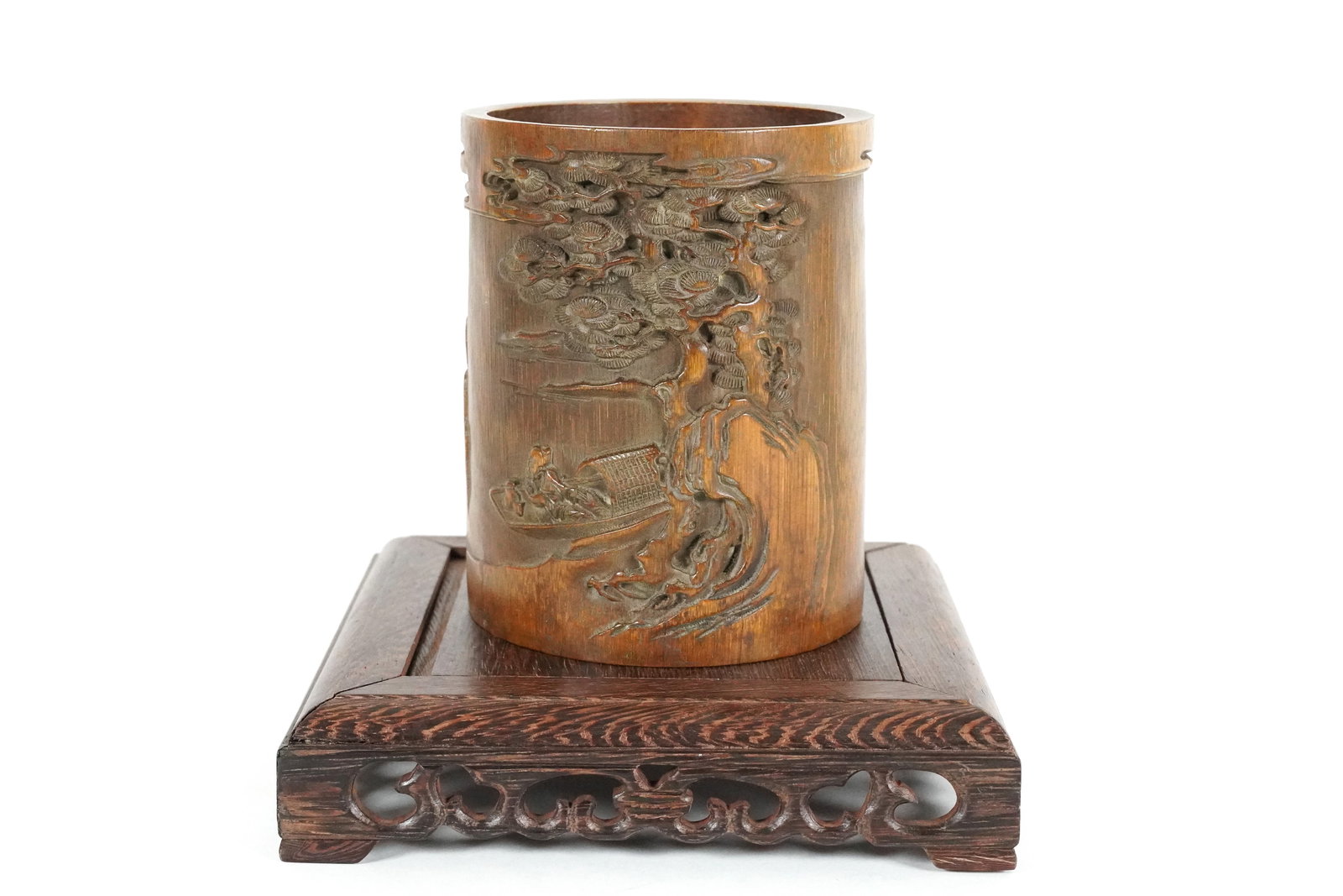 Chinese fine brush pot: Chinese fine brush pot. H: 5.5" x W: 4.2."