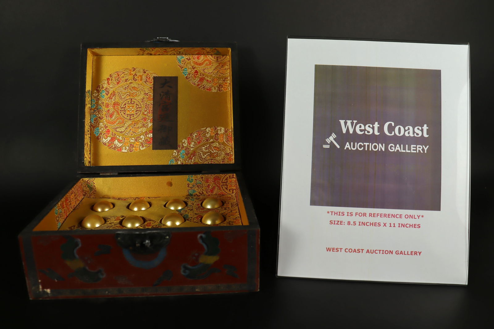 Lots Chinese fine balls: 2 Chinese fine celadon vase. Largest H: 7.5" x W: 4.1."