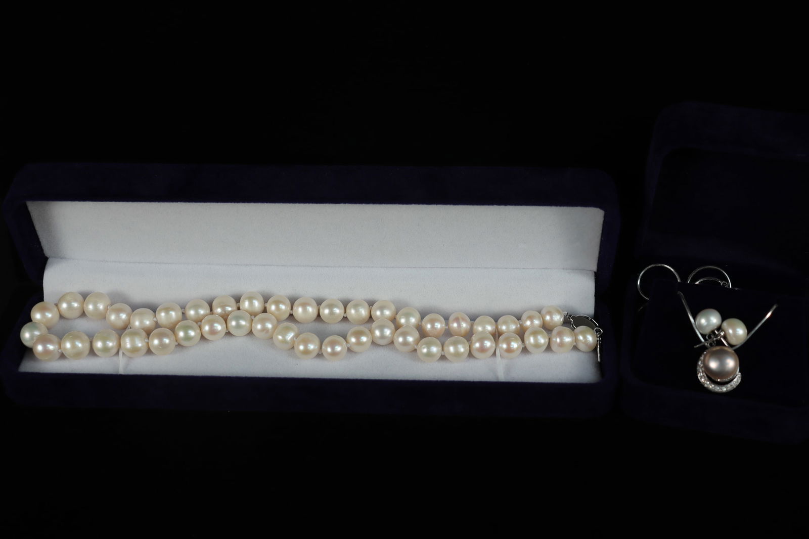 Lots vintage pearl items (1 of 8)