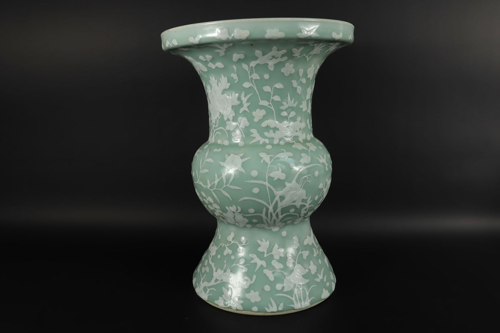 Chinese antique vase (1 of 8)