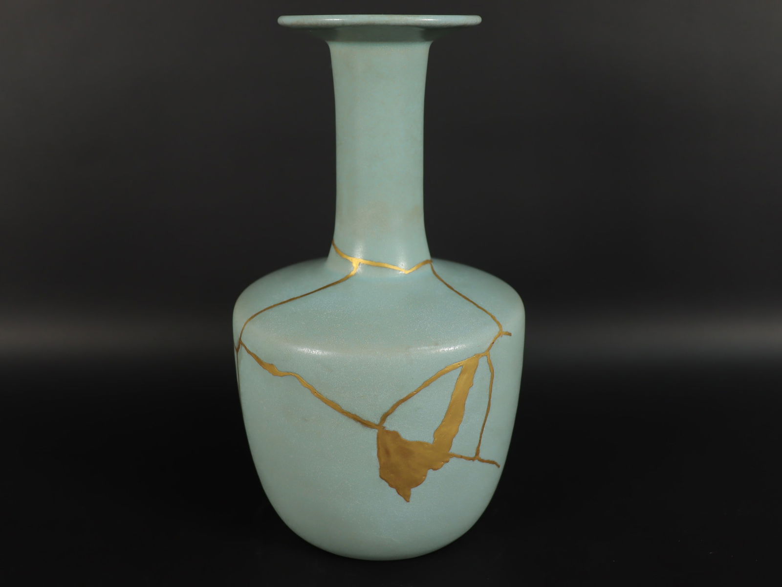 Chinese gilted celadon vase (1 of 7)