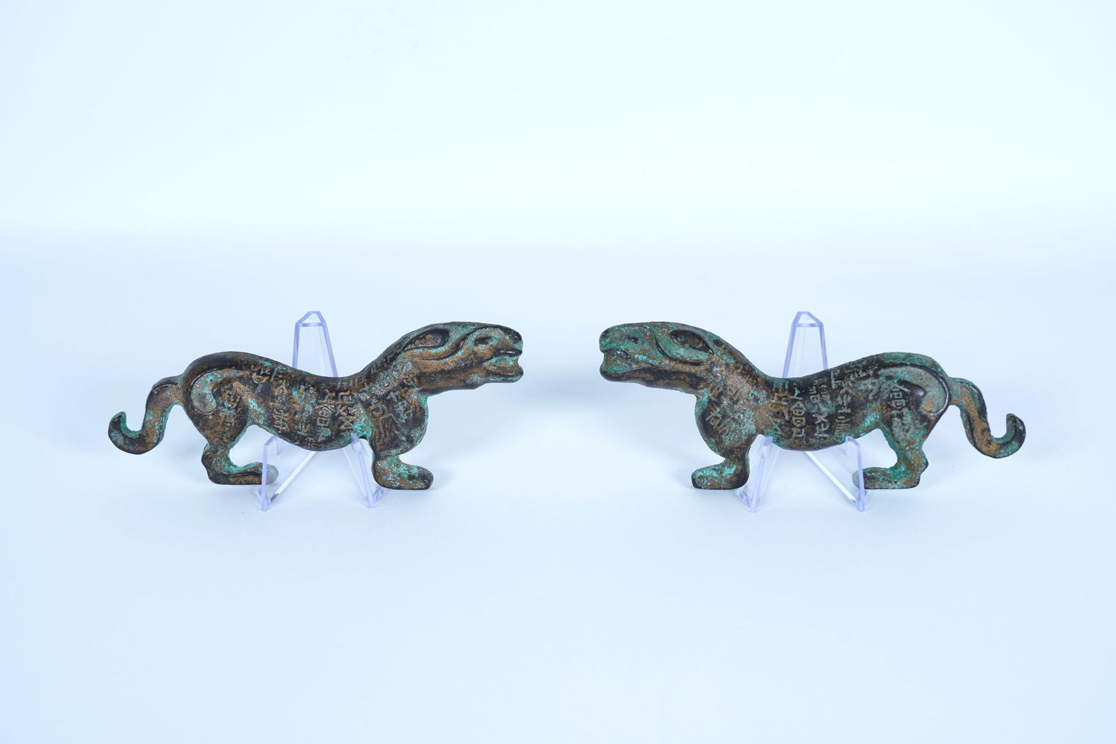 2 Chinese fine bronze item (1 of 7)
