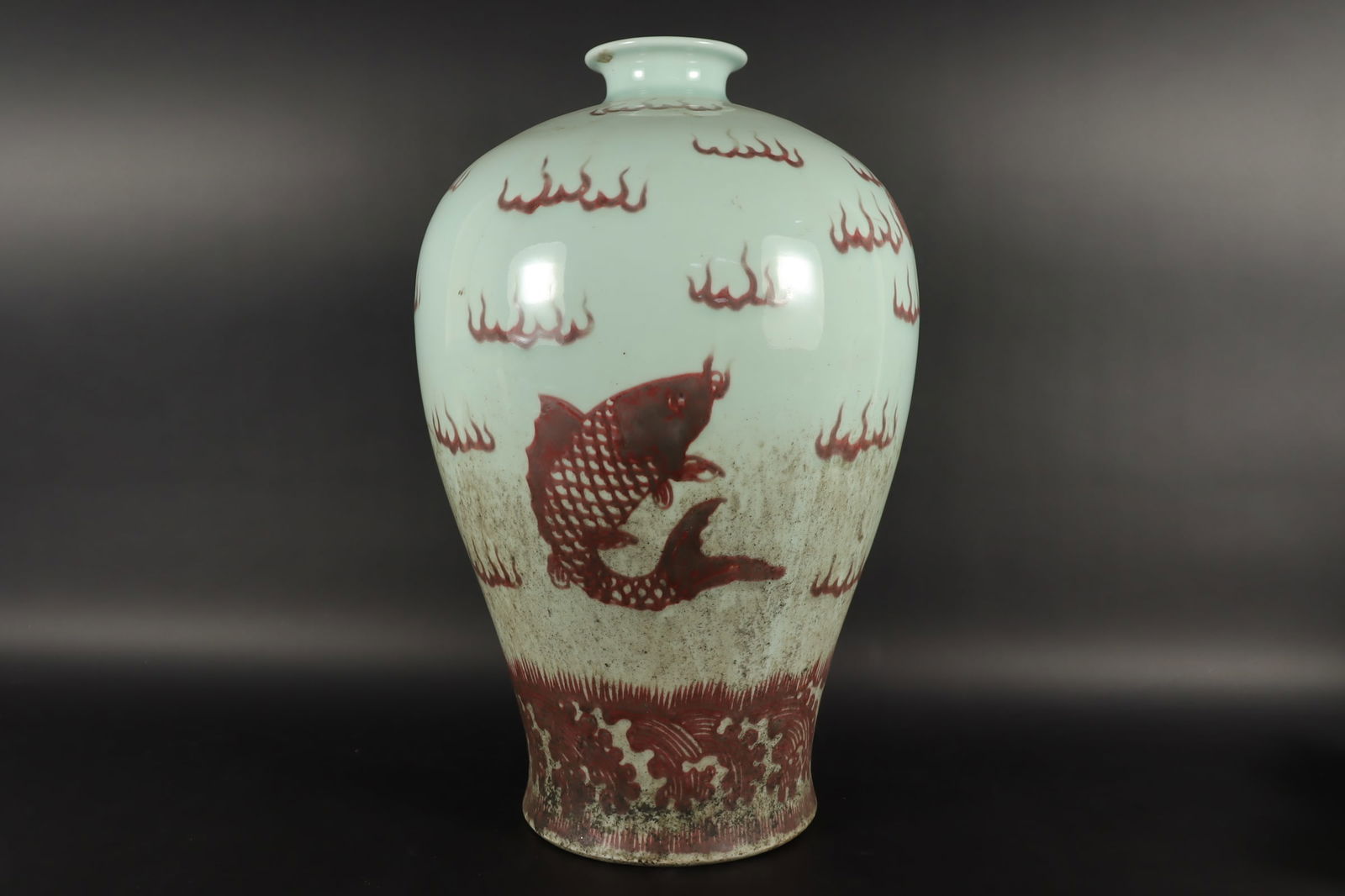 Chinese red white tall vase (1 of 7)
