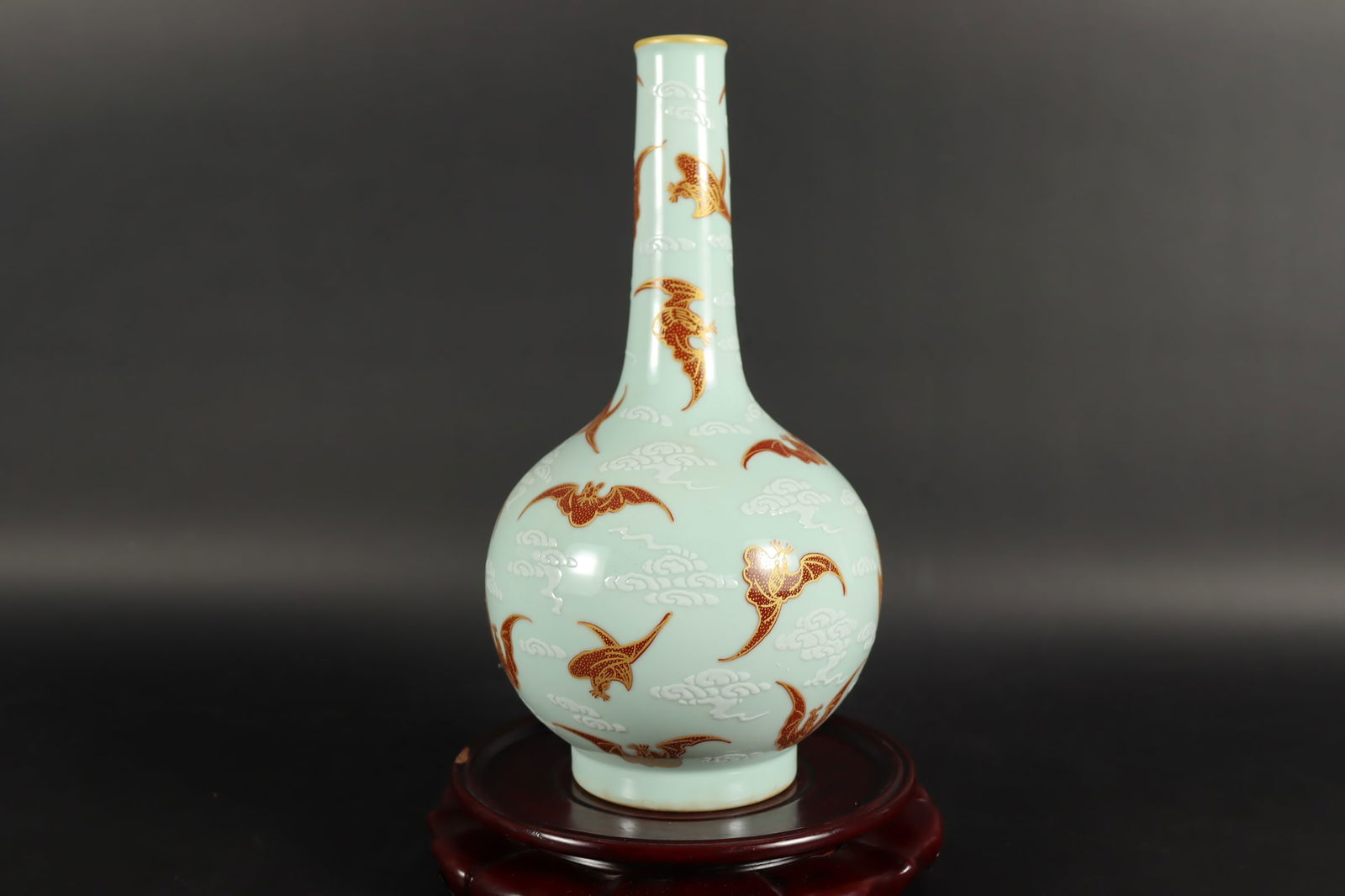 Chinese fine gilted vase (1 of 7)