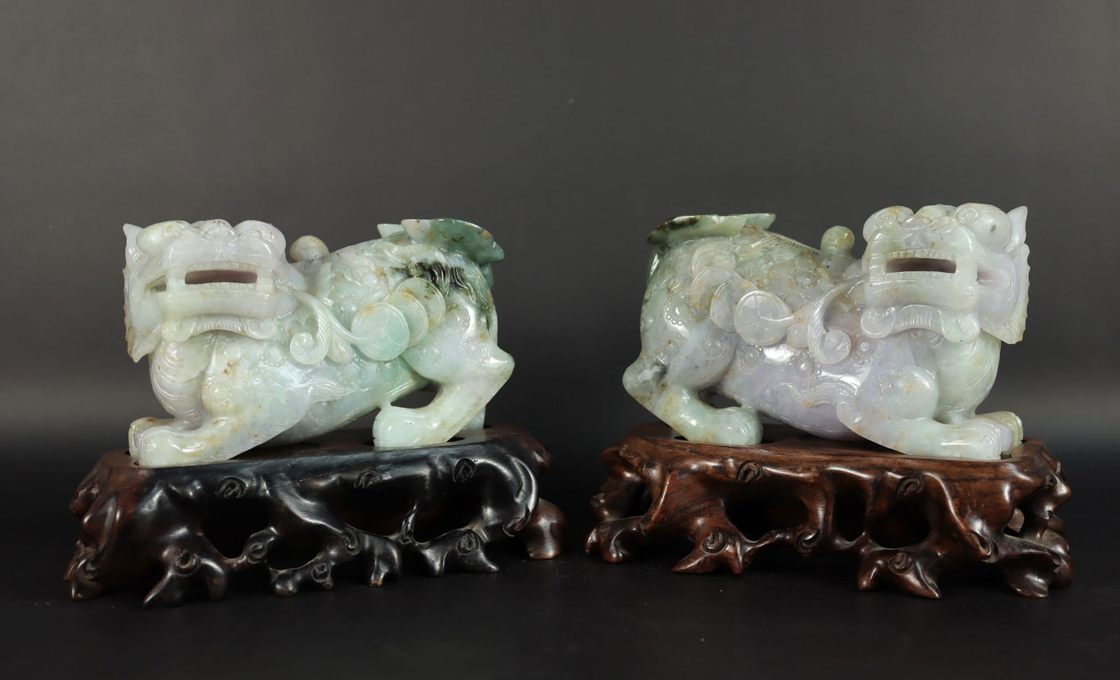 2 Chinese jadeite lions (1 of 7)