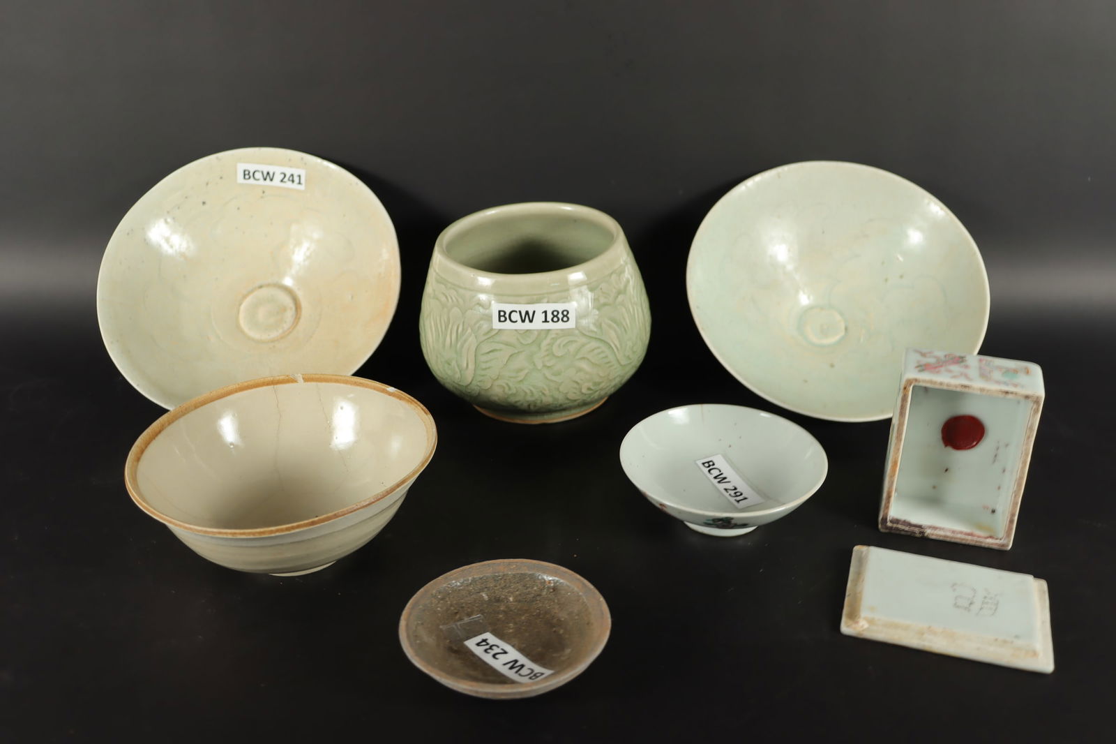 Lots Chinese antique porcelains: Lots Chinese fine antique porcelains, largest H: 2.2" x W: 7."