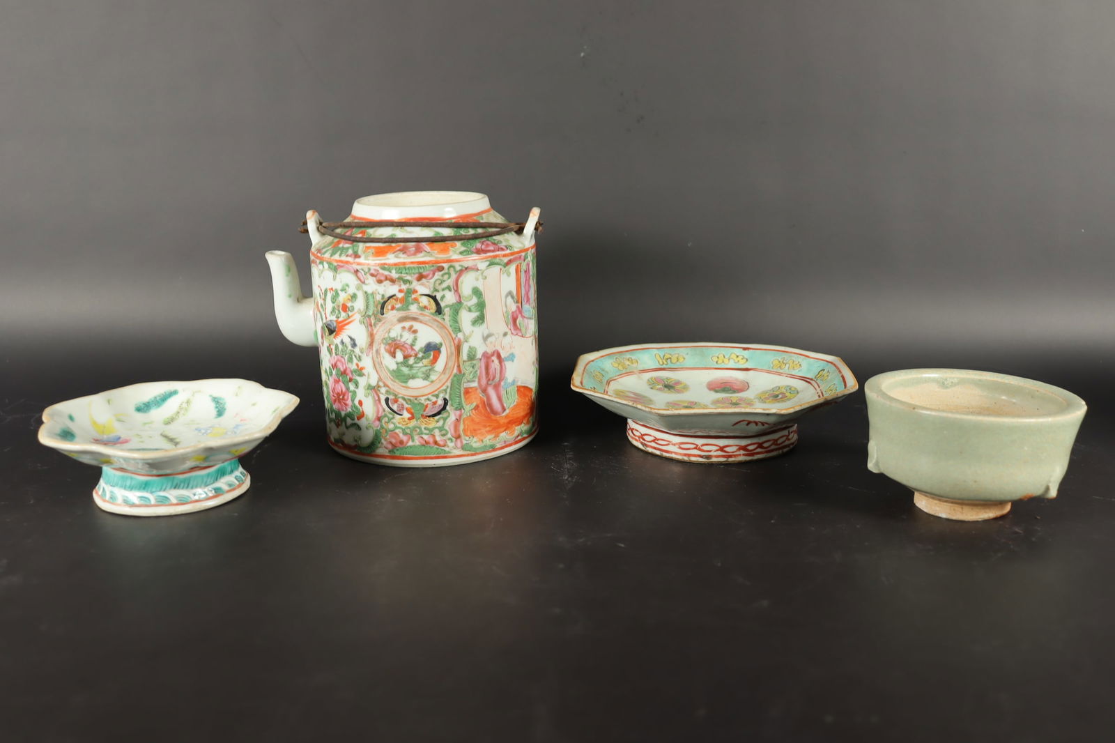 Lots Chinese antique porcelains: Lots Chinese fine antique porcelains, from a major estate. Largest H: 5.5" x W: 4.8."