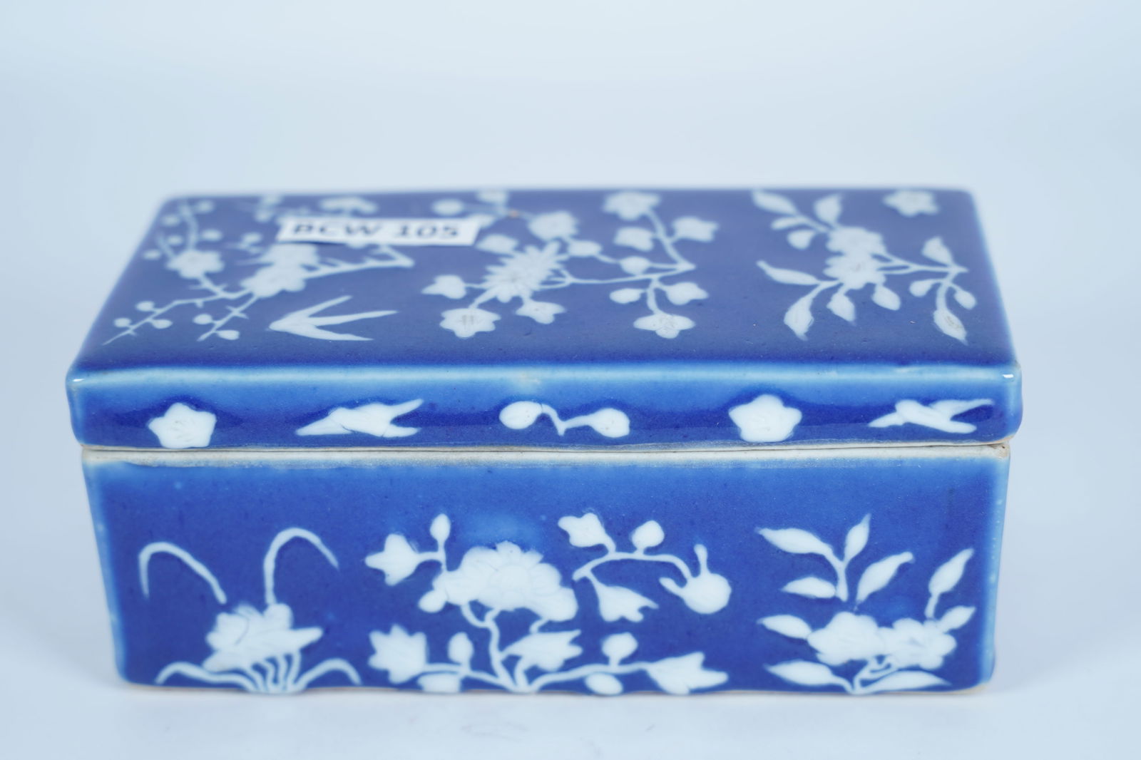 Chinese antique lidded box (1 of 8)