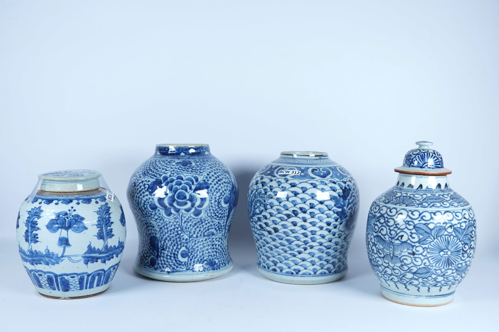 Lots Chinese antique jars (1 of 10)