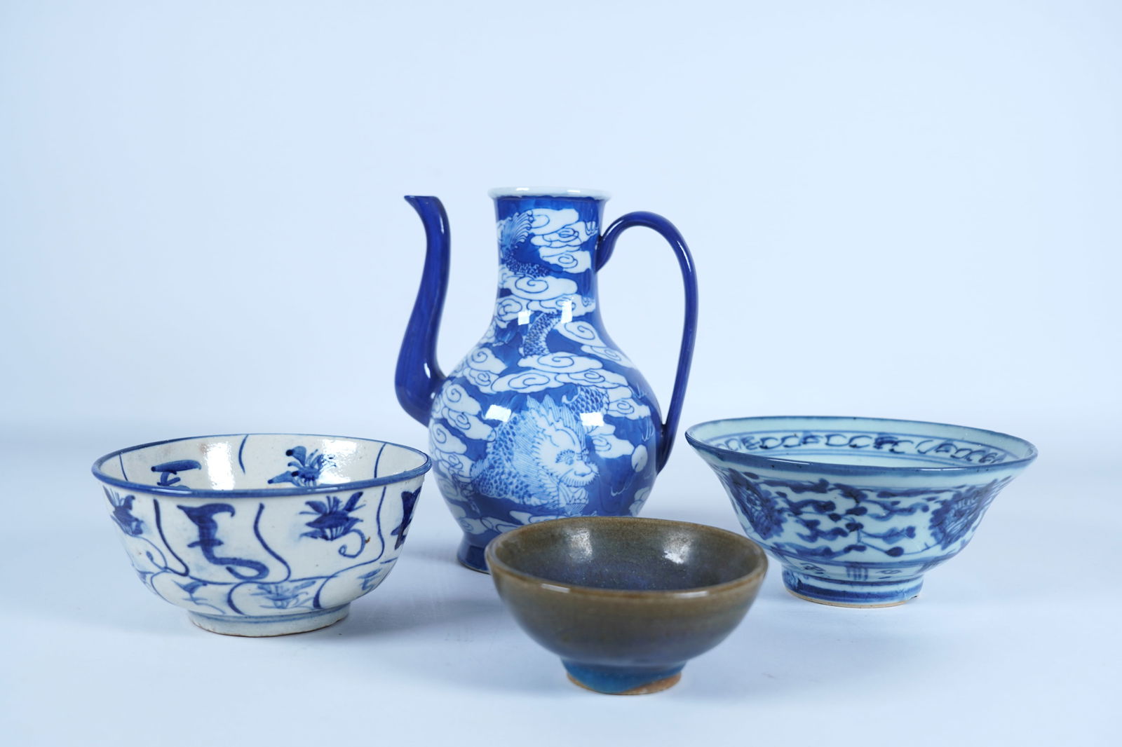 Lots Chinese antique porcelains: Lots Chinese fine antique porcelains. Largest H: 5.5" x W: 7."