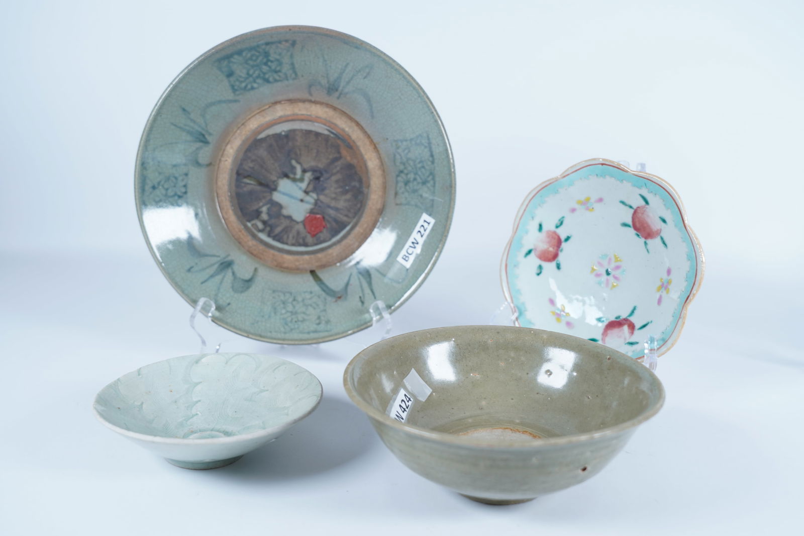 Lots Chinese antique ceramics: Lots Chinese antique ceramics, from a major estate. Largest H: 2" x W: 9.5."