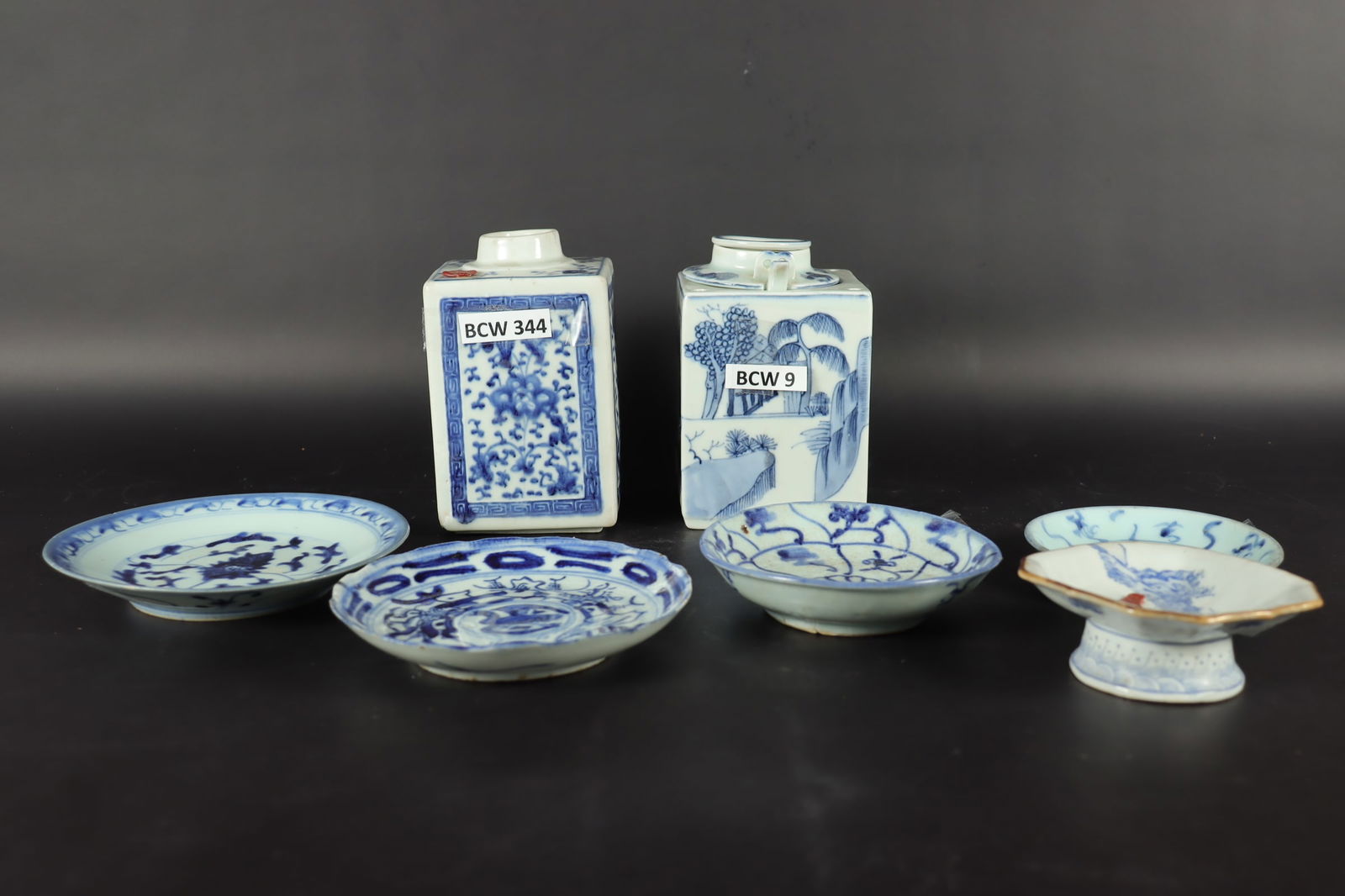 Lots Chinese antique porcelains: Lots Chinese fine antique porcelains, some has condition issue, condition selling it as is. Please refer to detail photos. Largest H: 4.5" x W: 3.5."