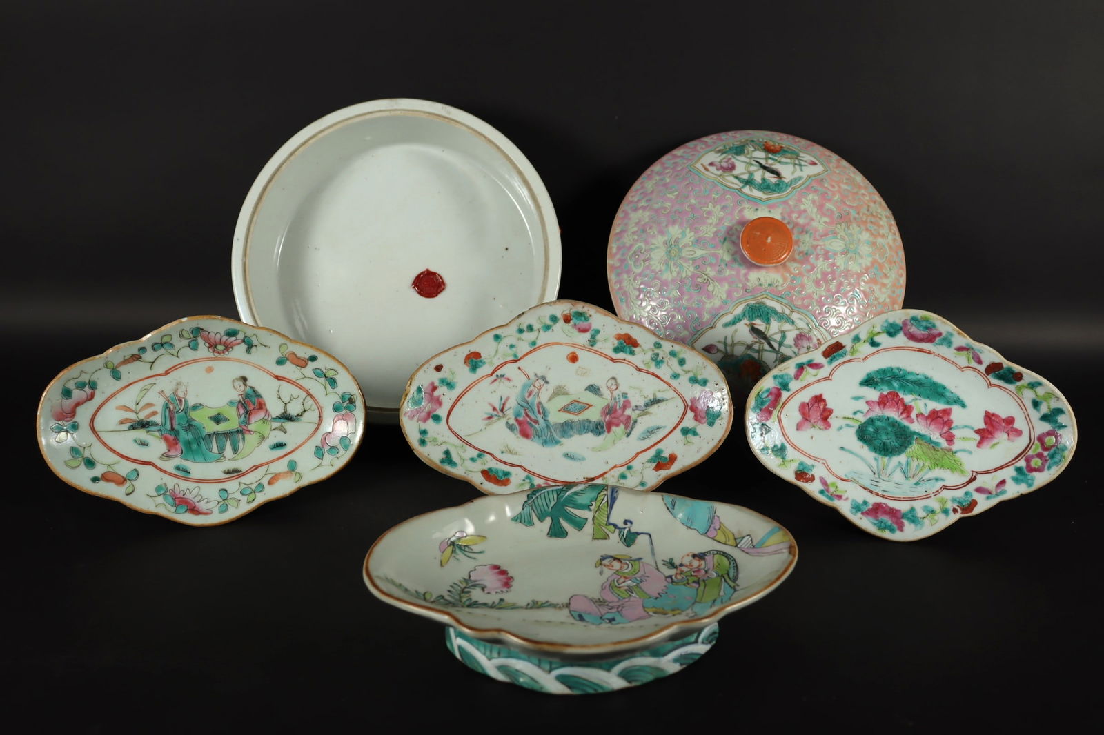 Lots Chinese fine porcelains: Lots Chinese antique fine porcelains, some has condition issue, please refer to detail photos. Largest H: 2.5" x W: 9.2."