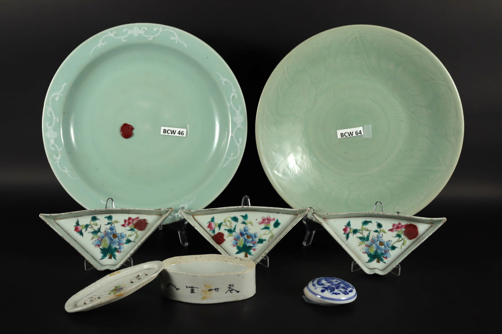Lots Chinese antique porcelains: Lots Chinese fine antique porcelains, from a major estate. Largest H: 1.5" x W: 11.5."