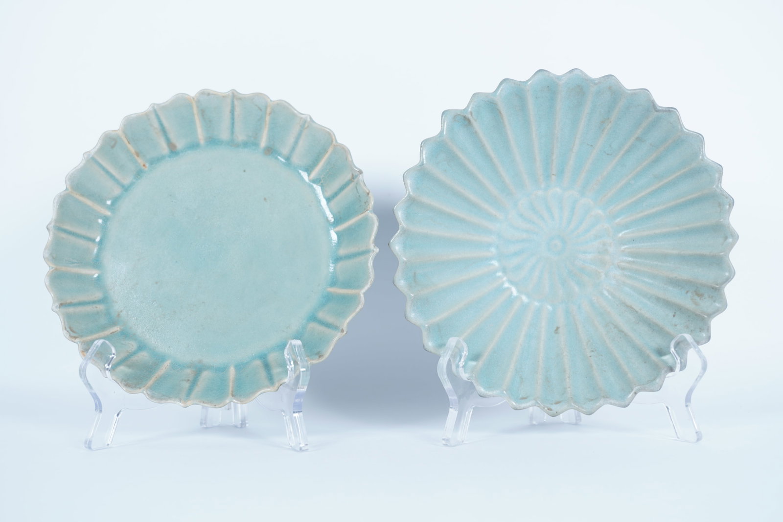 2 Chinese fine porcelains: 2 Chinese fine porcelains. Largest H: 2" x W: 7.5."