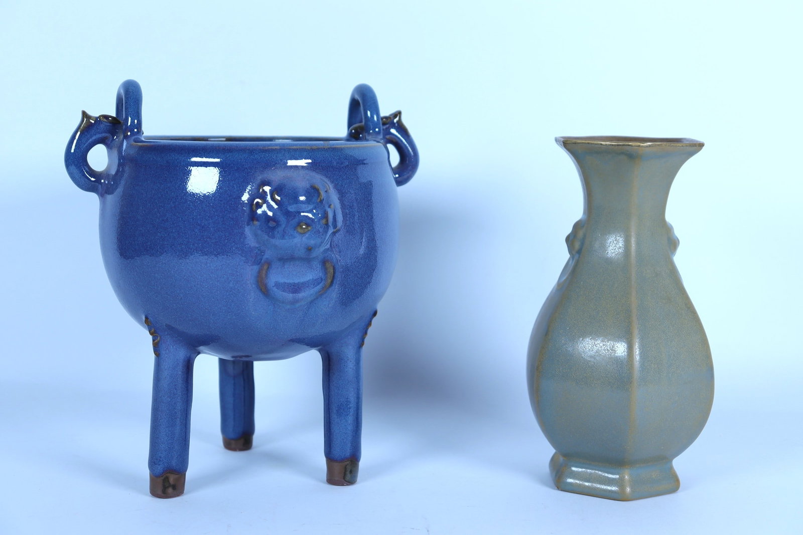 Lots Chinese fine porcelains: Lots Chinese fine porcelains. Largest H: 8.1" x W: 7.5."