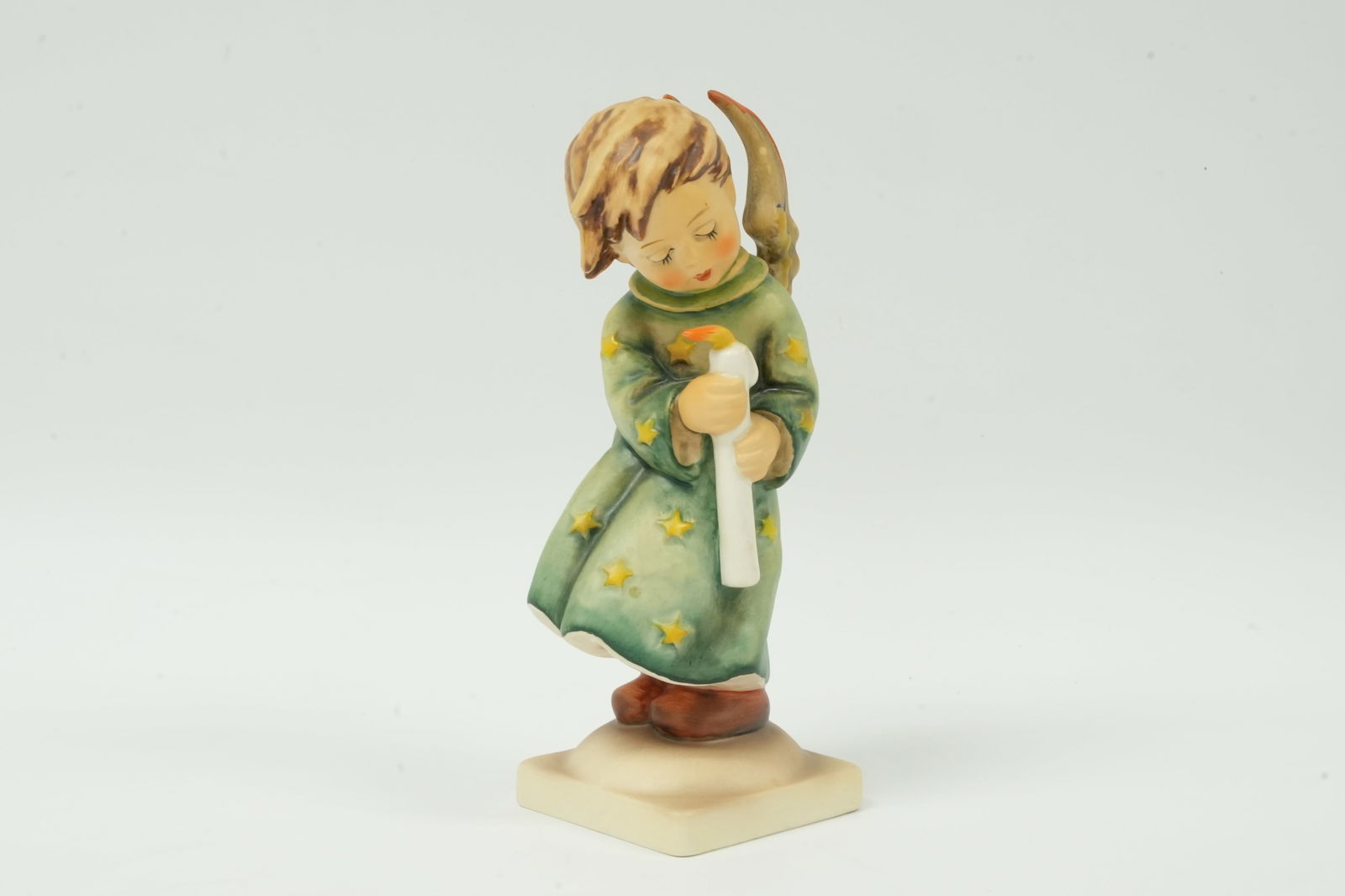 A vintage Hummel figure: A vintage Hummel figurine. H: 6" x W: 2.5."