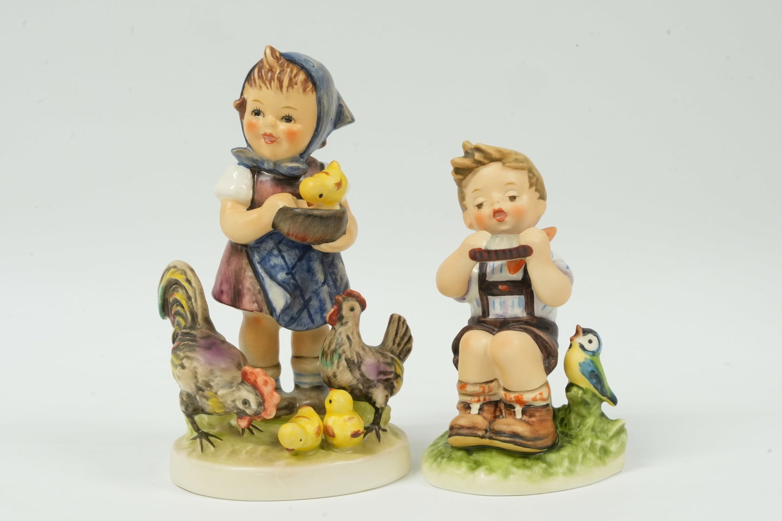 Lots vintage Hummel: Lots vintage Hummel figurine. Largest H: 6" x W: 3."