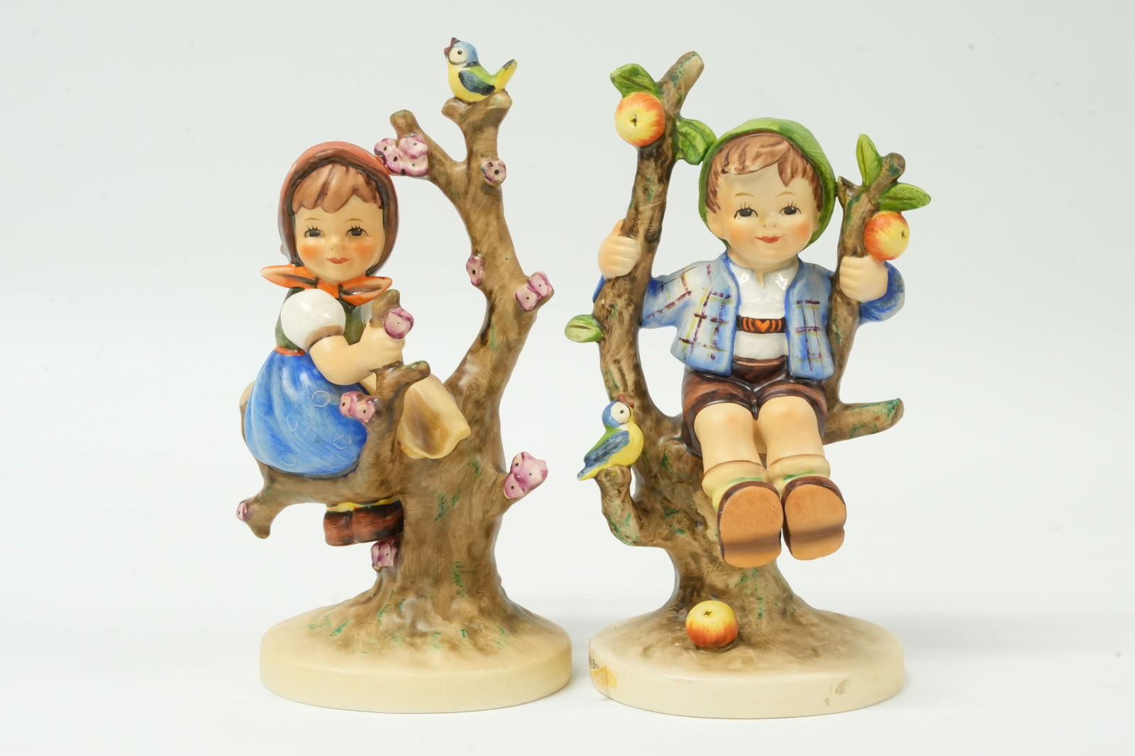 2 Hummel fine figures (1 of 7)