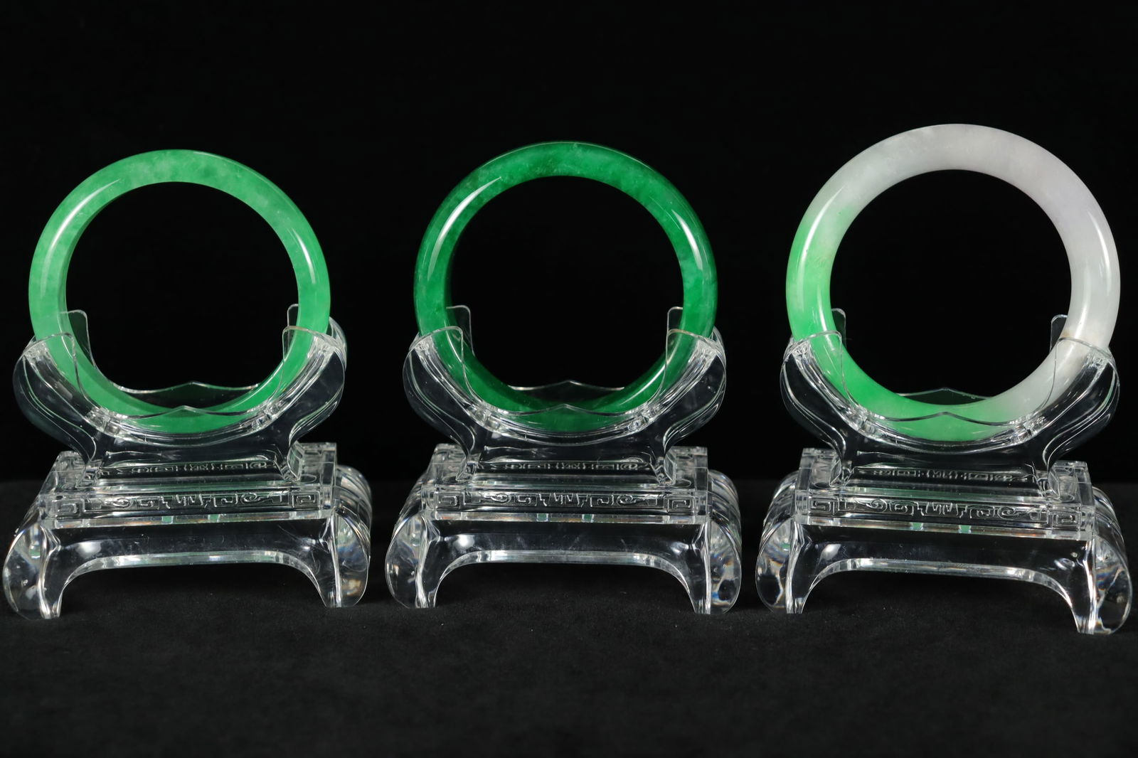 Lots Chinese apple green bangles (1 of 6)