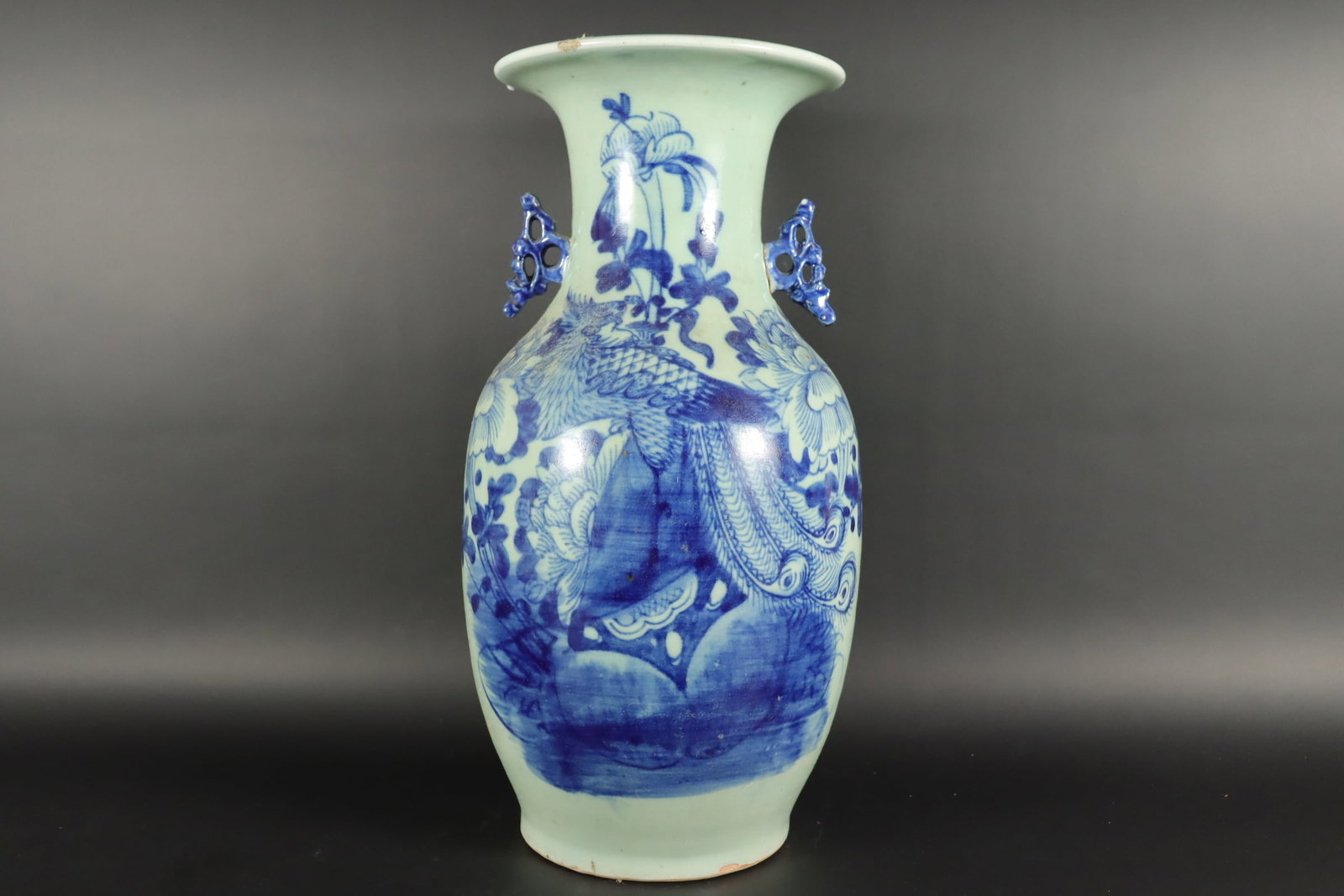 Chinese antique b/w vase (1 of 8)