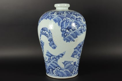 Chinese fine b/w dragon vase