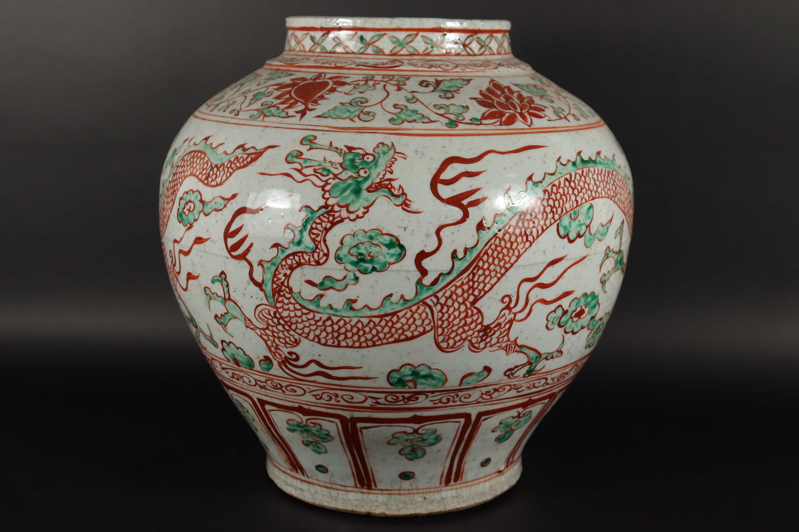Chinese fine dragon jar (1 of 7)