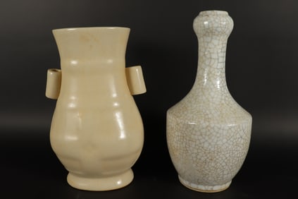 2 Chinese crackled vase