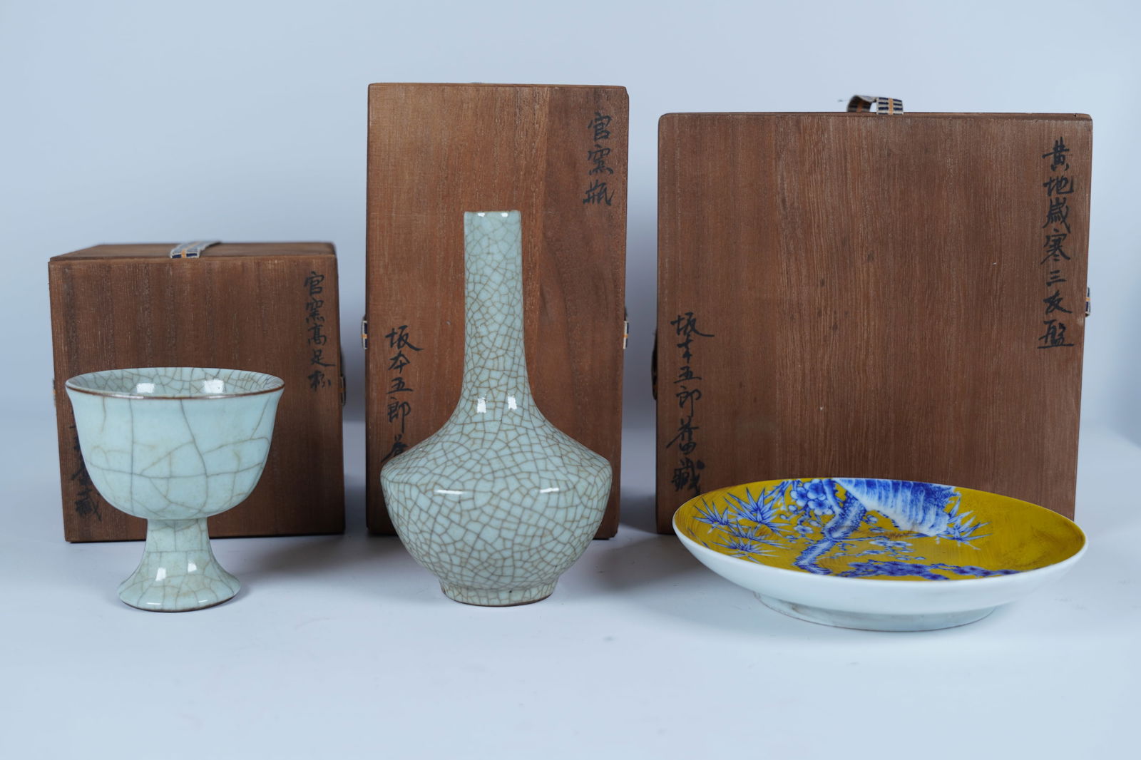 Lots Chinese porcelain items (1 of 7)