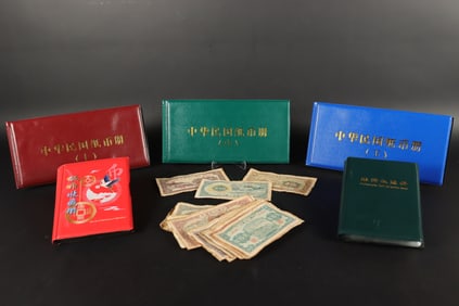 Lots Chinese currency