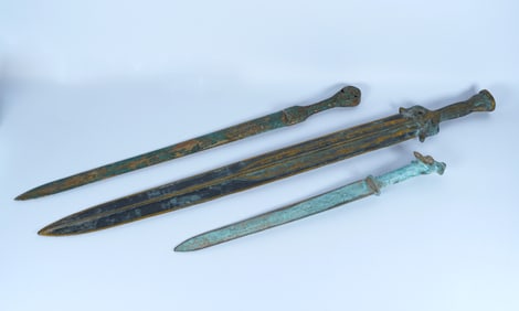 Lots Chinese bronze sword