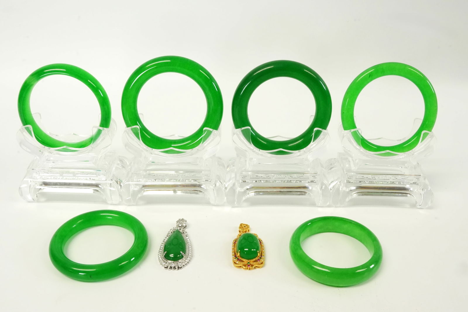 Lots Chinese apple green items (1 of 7)