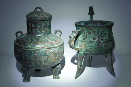 2 Chinese fine bronze vessel