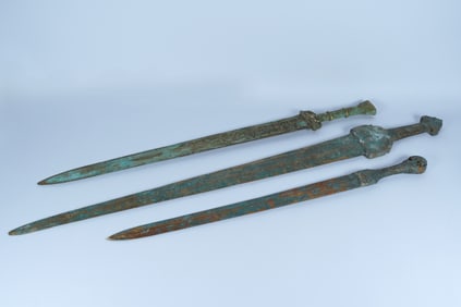 Lots Chinese bronze sword