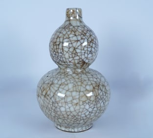 Chinese fine crackled vase