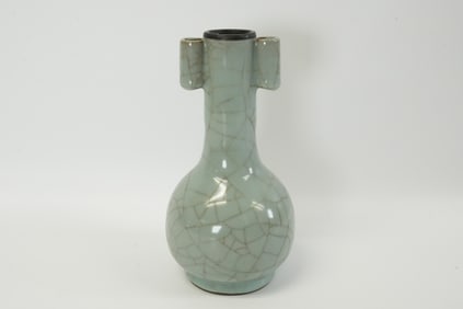 Chinese fine crackled vase