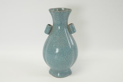 Chinese fine crackled vase