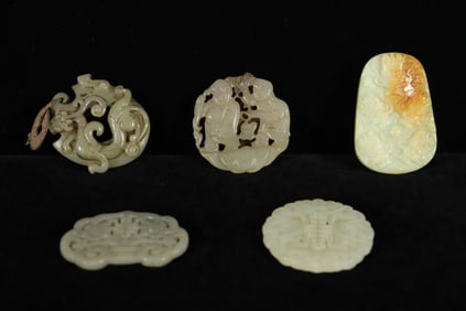 Lots Chinese jade carvings