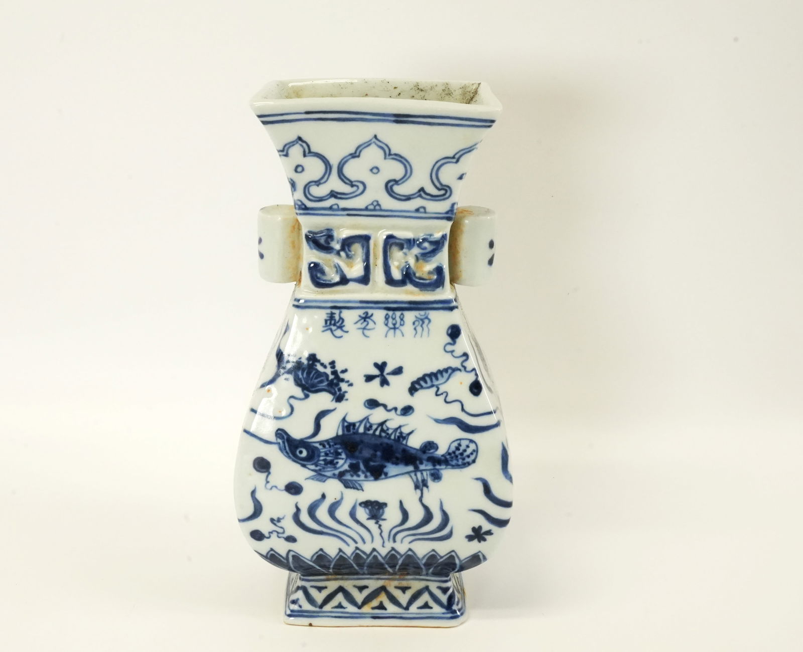 Chinese fine b/w vase (1 of 7)