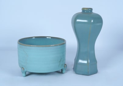 2 Chinese celadon porcelains