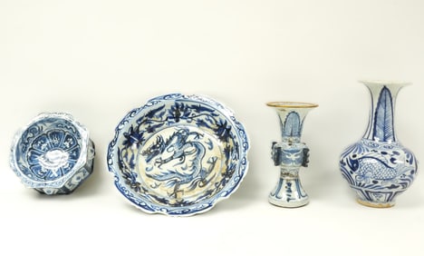 Lots Chinese b/w porcelains