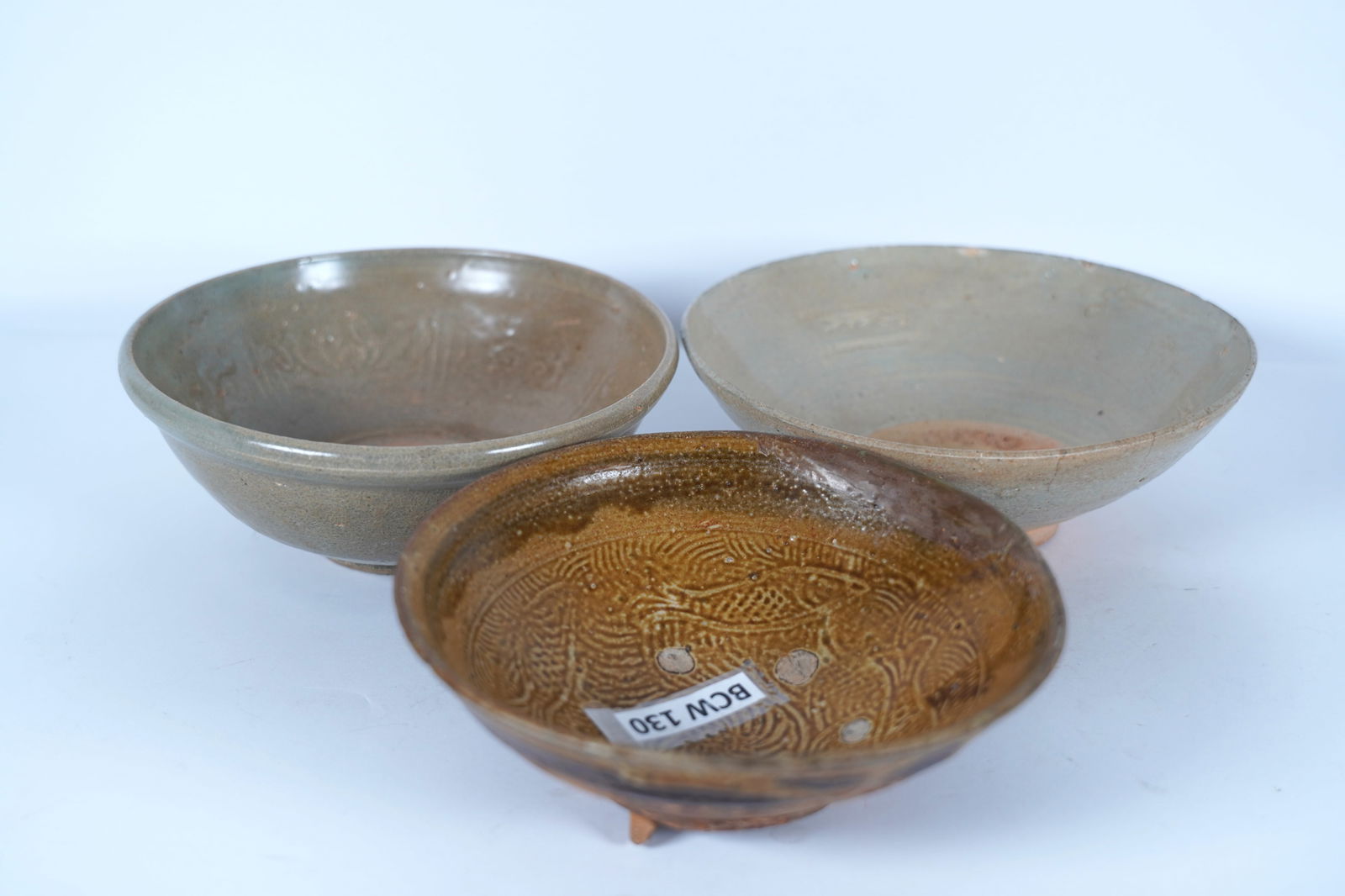 Lots Chinese antique bowls: Lots Chinese antique bowls. Condition selling it as is. Largest H: 3" x W: 7.5."